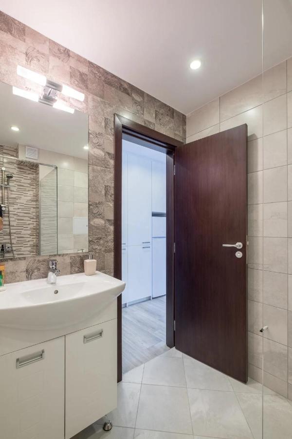 Quiet & Airy Modern Apt. Top Centre Free Parking Софія Екстер'єр фото